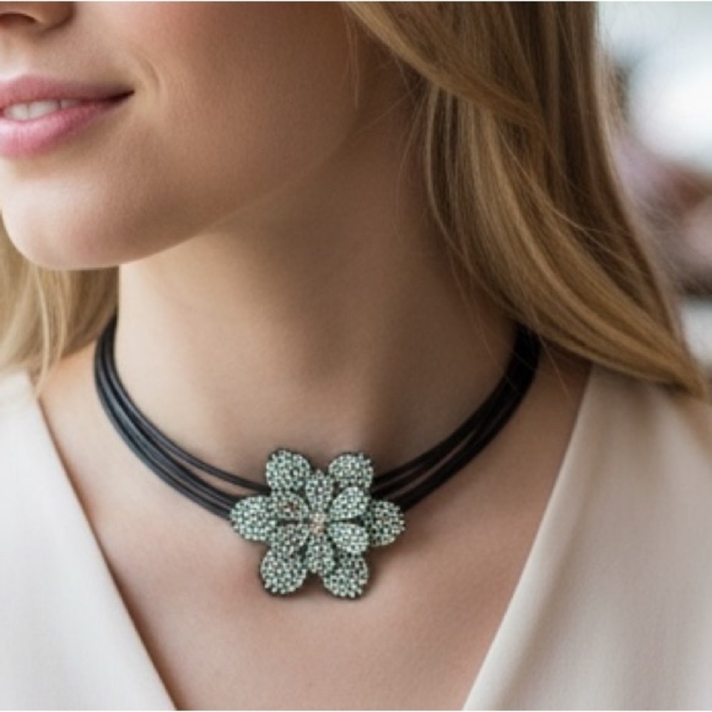 Jennifer K Company Rhinestone Flower Choker Necklace (BR999/2)